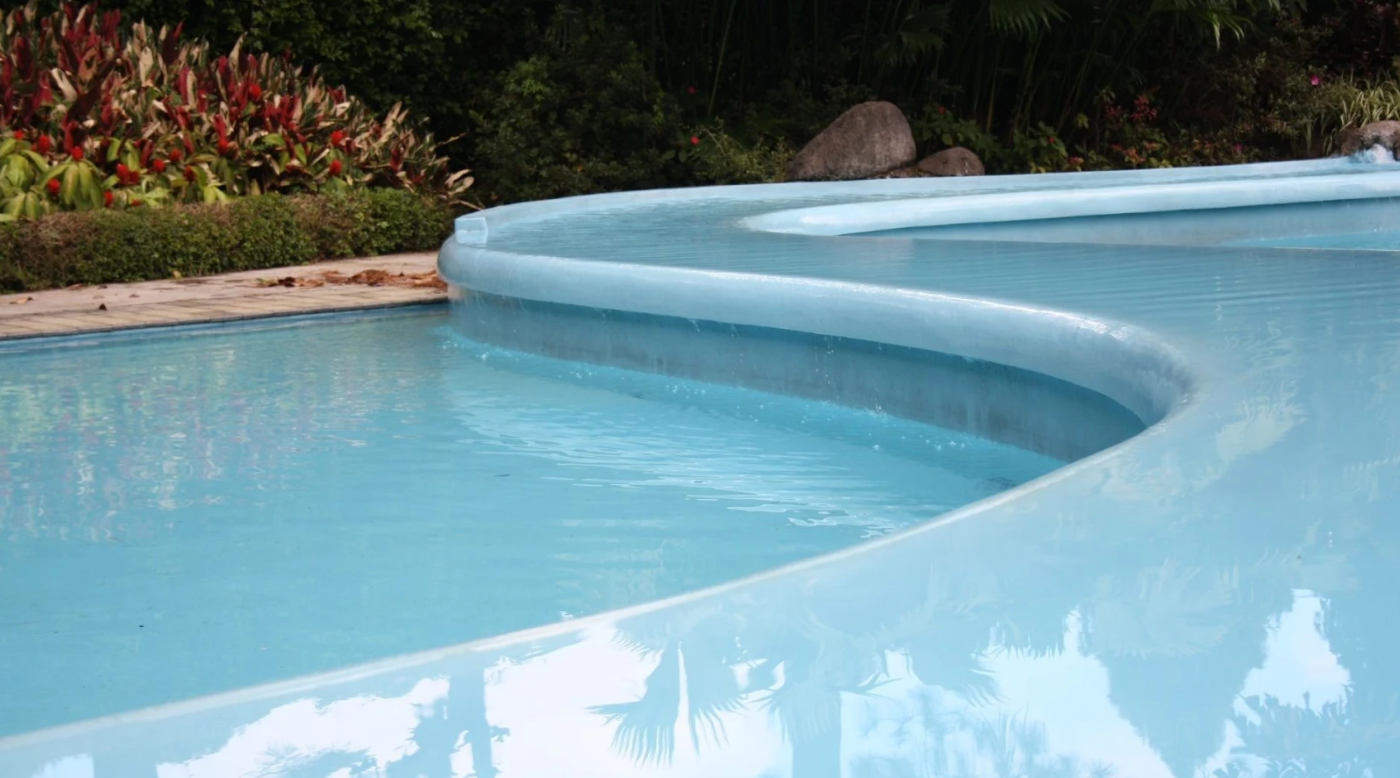 Choose the correct form and size of the freeform pool