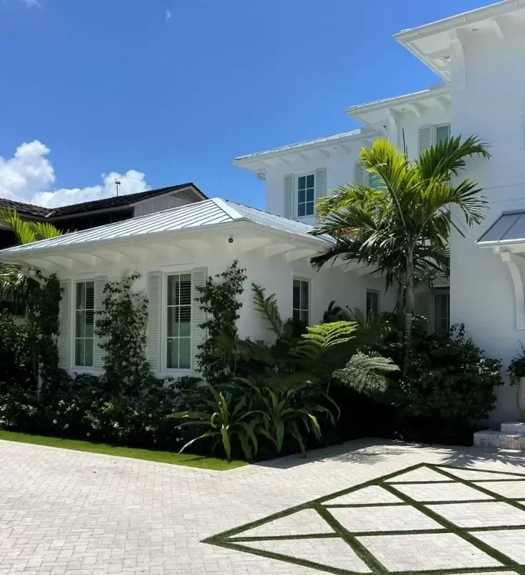 Paver Walkways For a Smooth, Inviting Path Home
