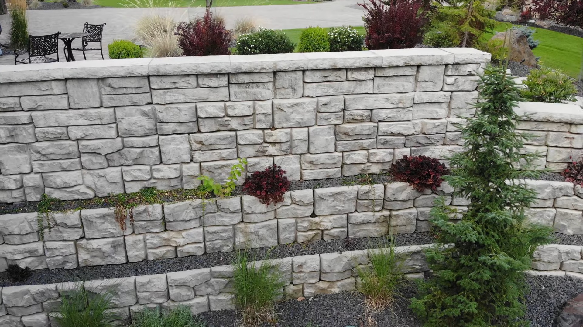 Concrete blocks, high-mass kinds of retaining walls