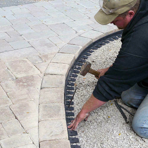 Edging for pavers: how it looks