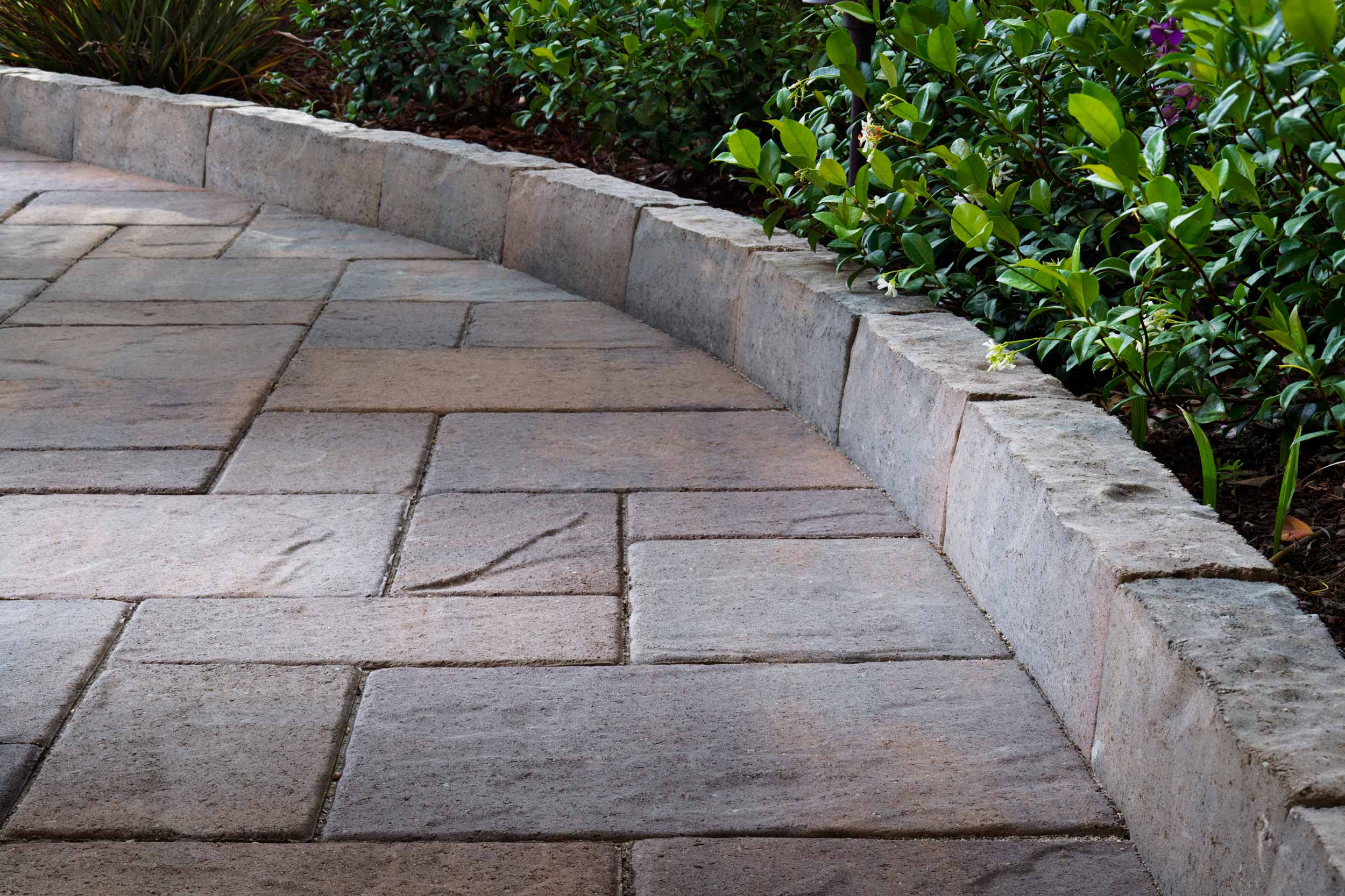 What is the best edging for pavers - Perfect Pavers